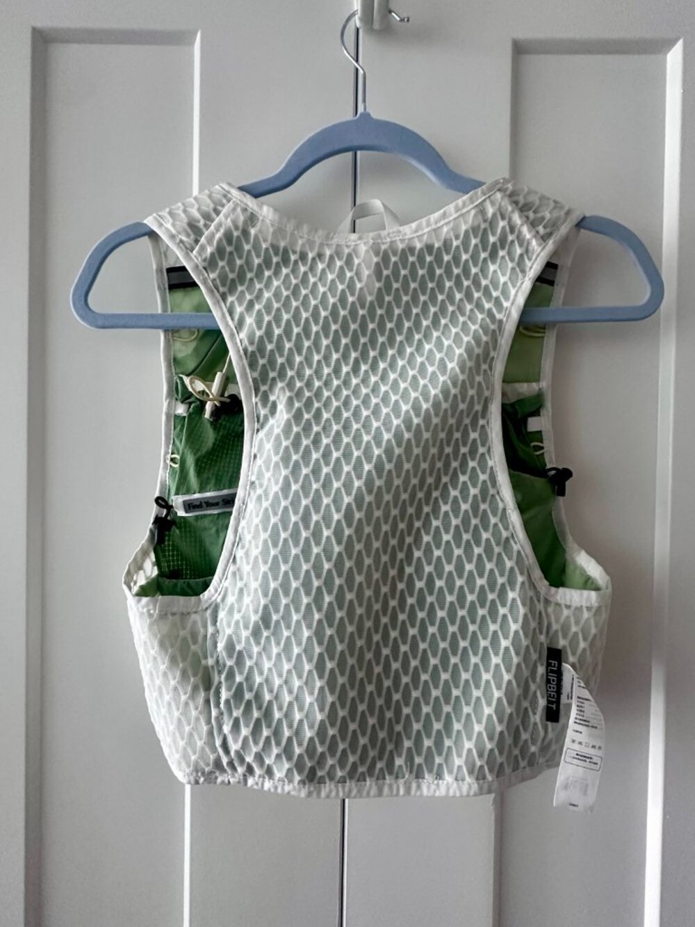 FlipBelt Tahoe Hydration Vest - Picture 4 of 7